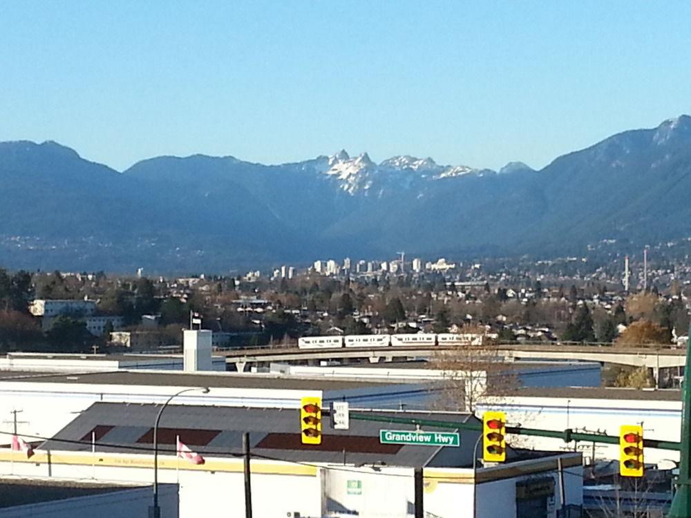 Coast Metro Vancouver Hotel Burnaby Exterior foto