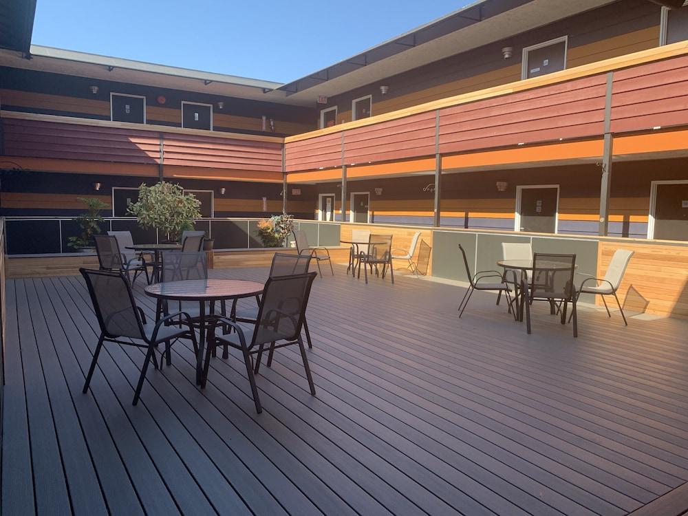 Coast Metro Vancouver Hotel Burnaby Exterior foto